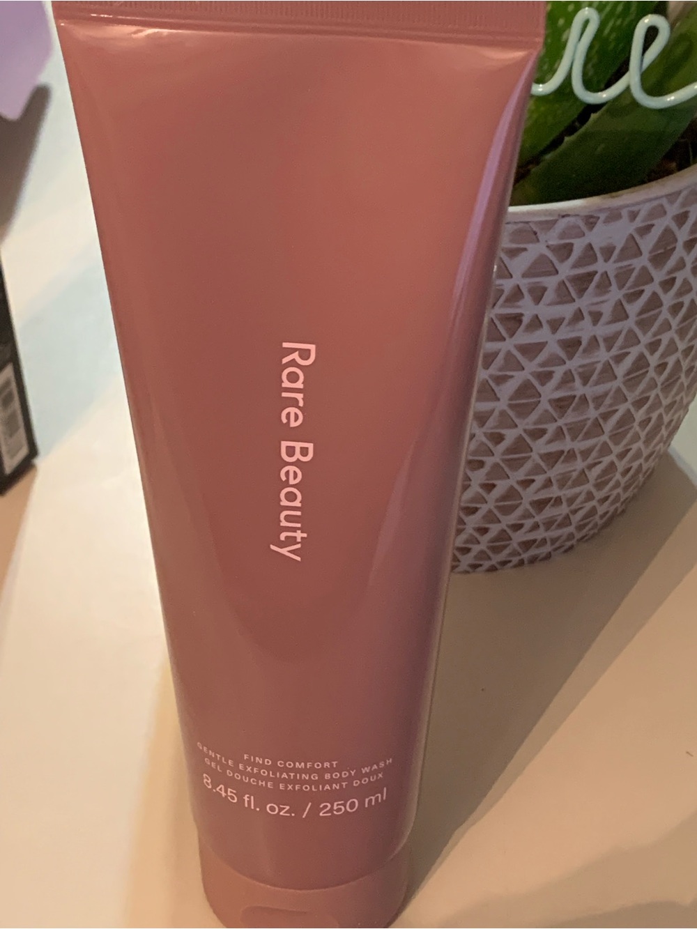 Rare Beauty Gentle Exfoliating Body Wash - Dusty Rose